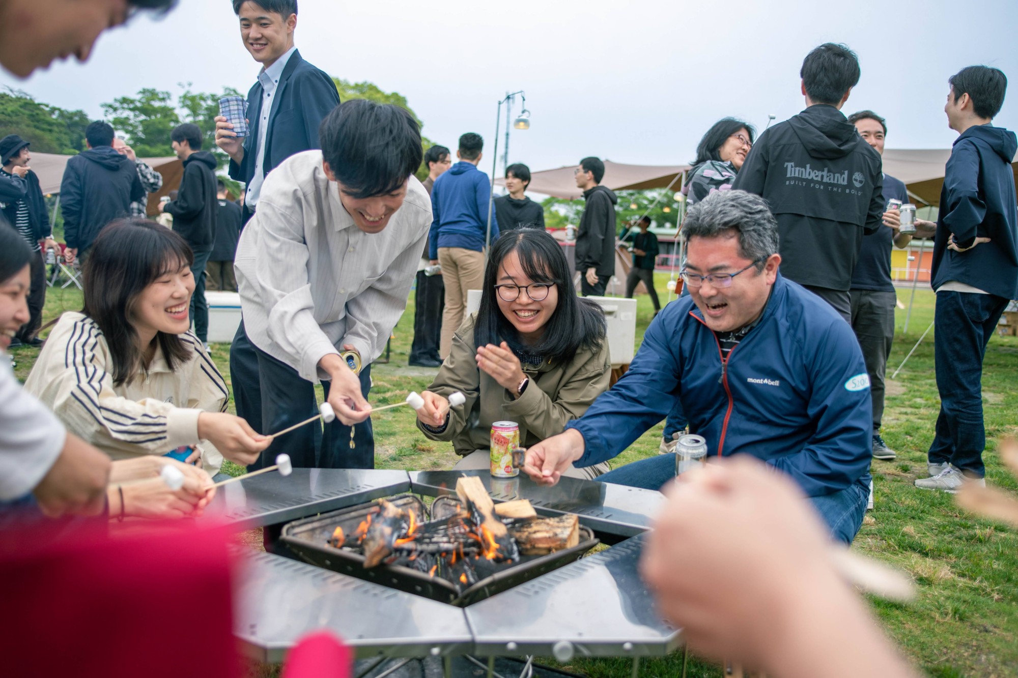 焚火と語らいが生む、心の距離の変化_2