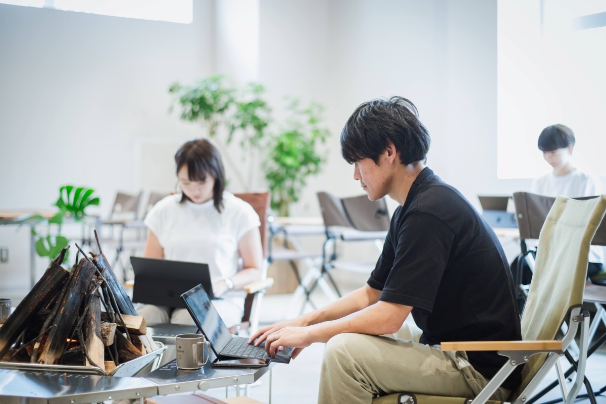 【さぁ、そろそろ、焚火を囲んで話そう_Vol.62】
“会社をつくる側”の経験が、人を育てる
―主体性と推進力を育む組織づくりのヒント―