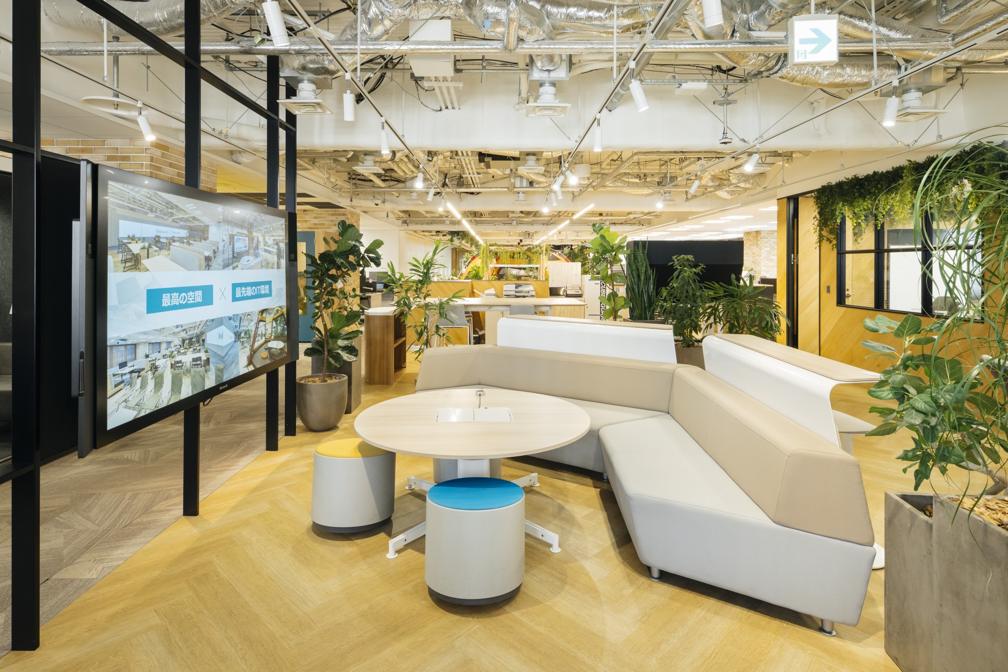 当日見学するキャンピングオフィス