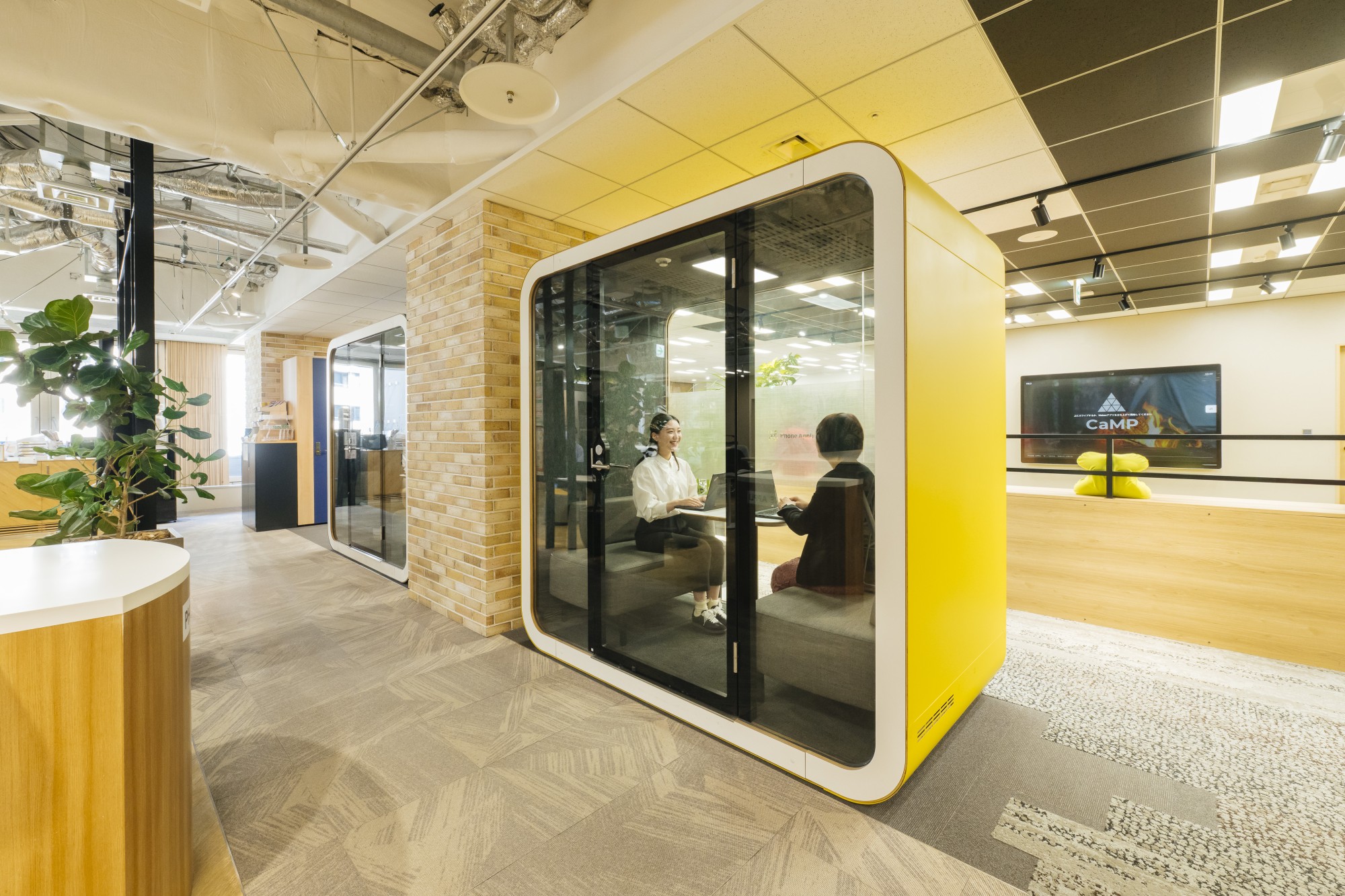 当日見学するキャンピングオフィス