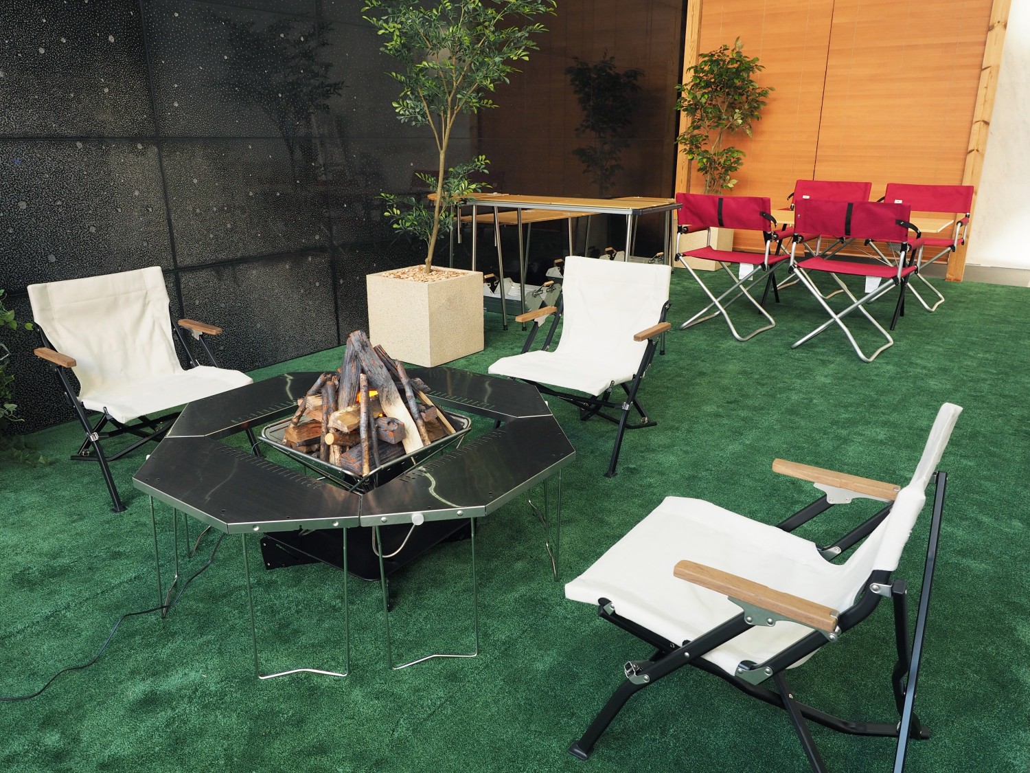 12月15日（月）公開｜マイクロプラスチック削減に貢献する紙の人工芝「ペーパーターフ」を採用した、自然を感じながら働けるキャンピングオフィスのショールームが都内オープン